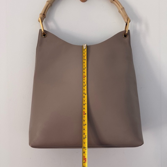 Vintage Gucci taupe grey leather bamboo handle tote bag with matching pouch - Picture 12 of 16